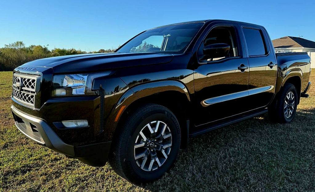 2023 Nissan Frontier SV's photo